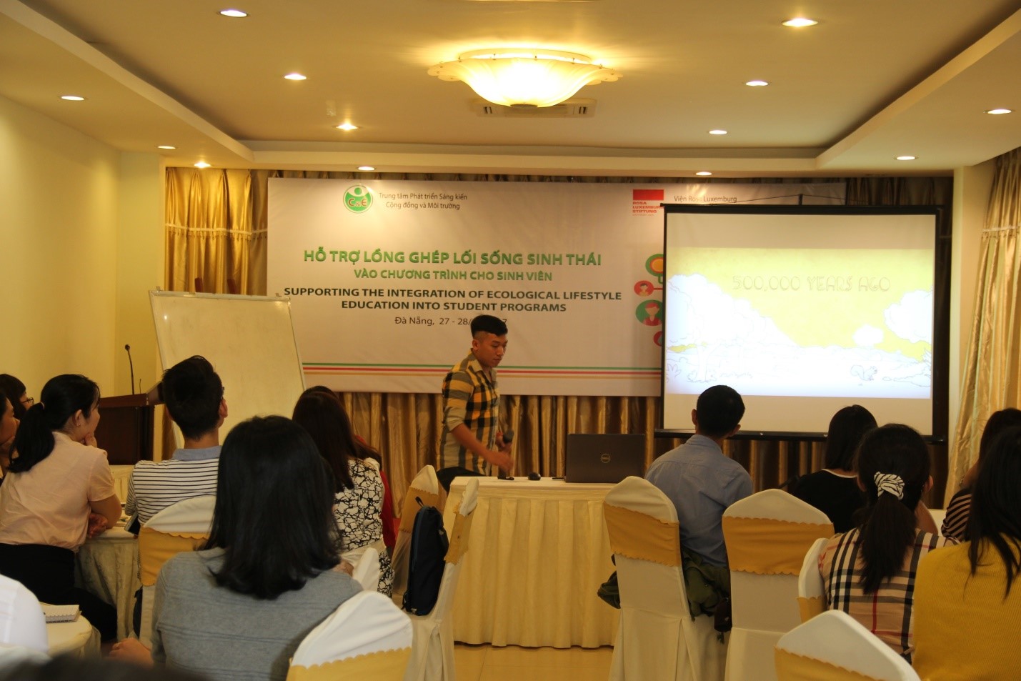 Hỗ[-]trợ[-]lồng[-]ghép[-]kiến[-]thức[-]lối[-]sống[-]sinh[-]thái[-]vào[-]chương[-]trình[-]giảng[-]dạy[-]cho[-]sinh[-]viên
